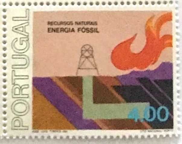 Selo novo de 4$00 - Recursos Naturais - Energia Fóssil - Portugal-1976