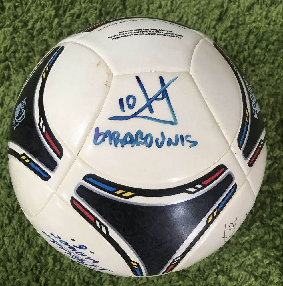 Pilka Adidas Tango 12 z autografami Reprezentacji Grecji EURO 2012