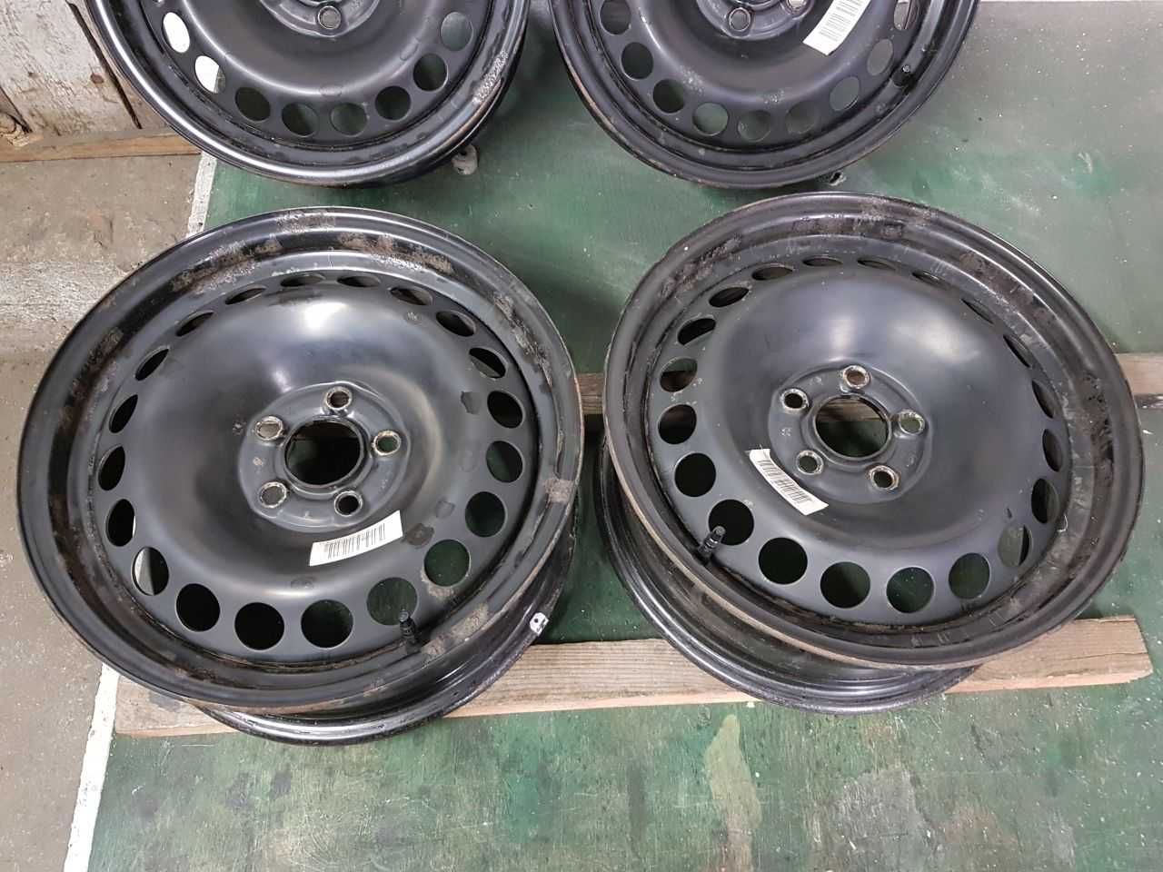 Felgi stalowe Audi A1 R15 5x100 6JX15H2 ET 29 centr 57,1mm