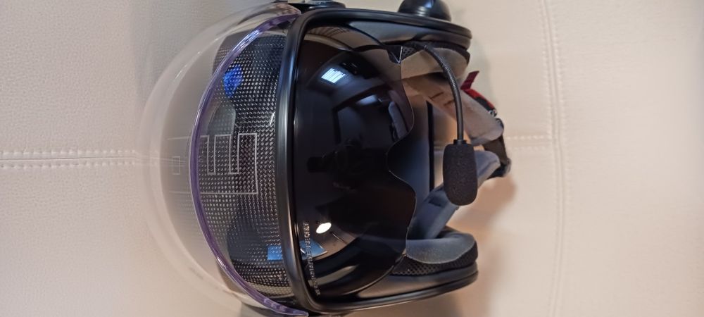 Capacete JET em Carbono MOMODESIGN