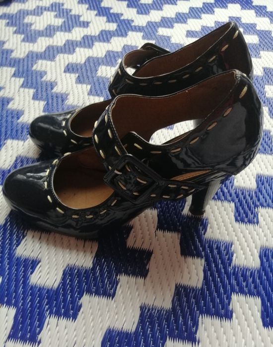 Carvela buty na obcasie lakierowane 40