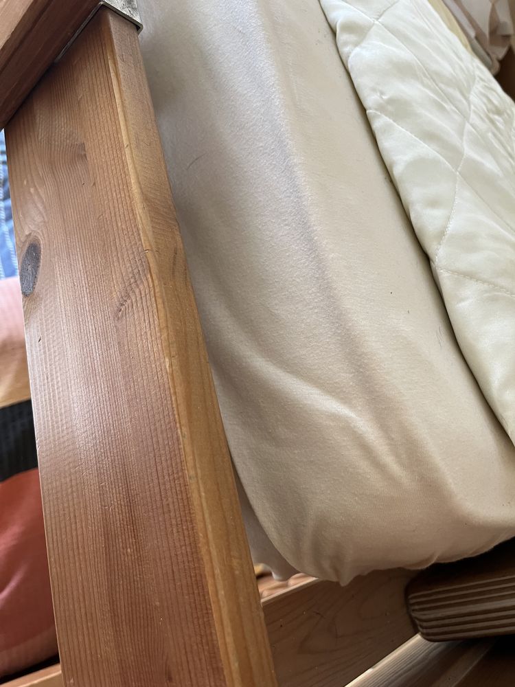 Dwupiętrowe łóżko z drewna