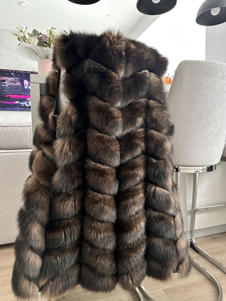 Продам желетку натуральне хутро дуже ефектна