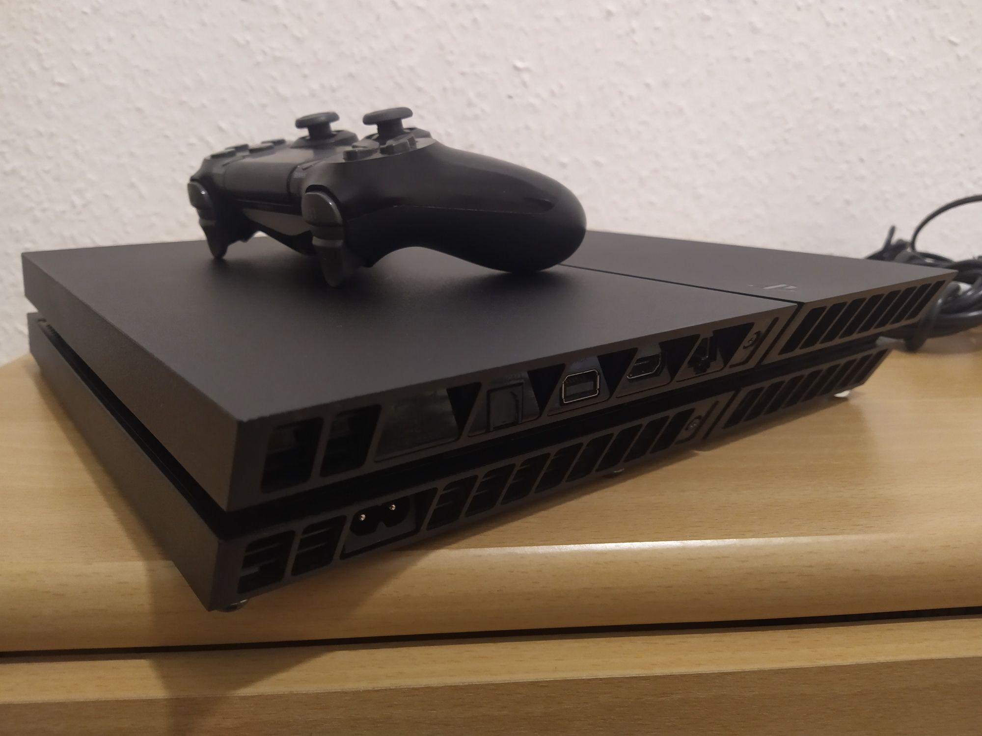 Sony PlayStation 4. CUH-1216A. 500Gb. Гарний стан