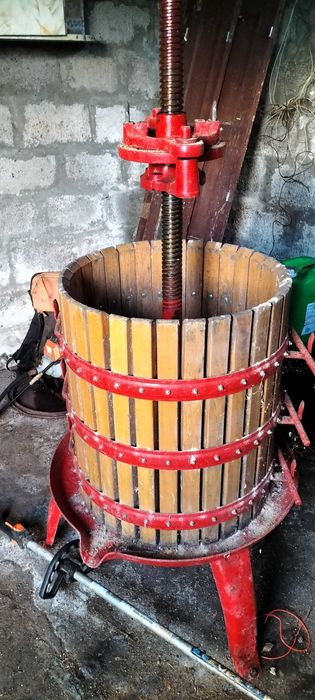 Prensa de uvas como nova pouco uso.