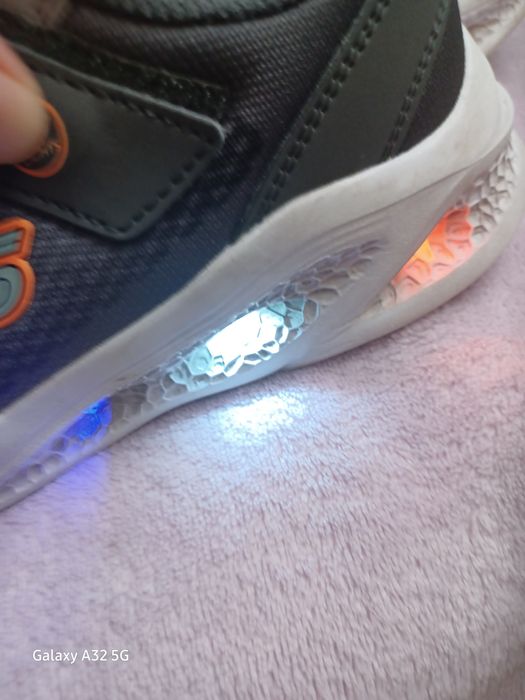 Buty świecące adidasy  chłopięce Skechers S-Lights r.34