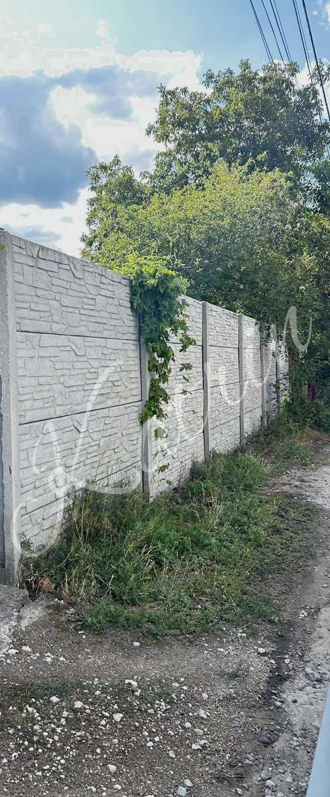 Продам земельну ділянку зі старим будинком р-н  ж/м Парус