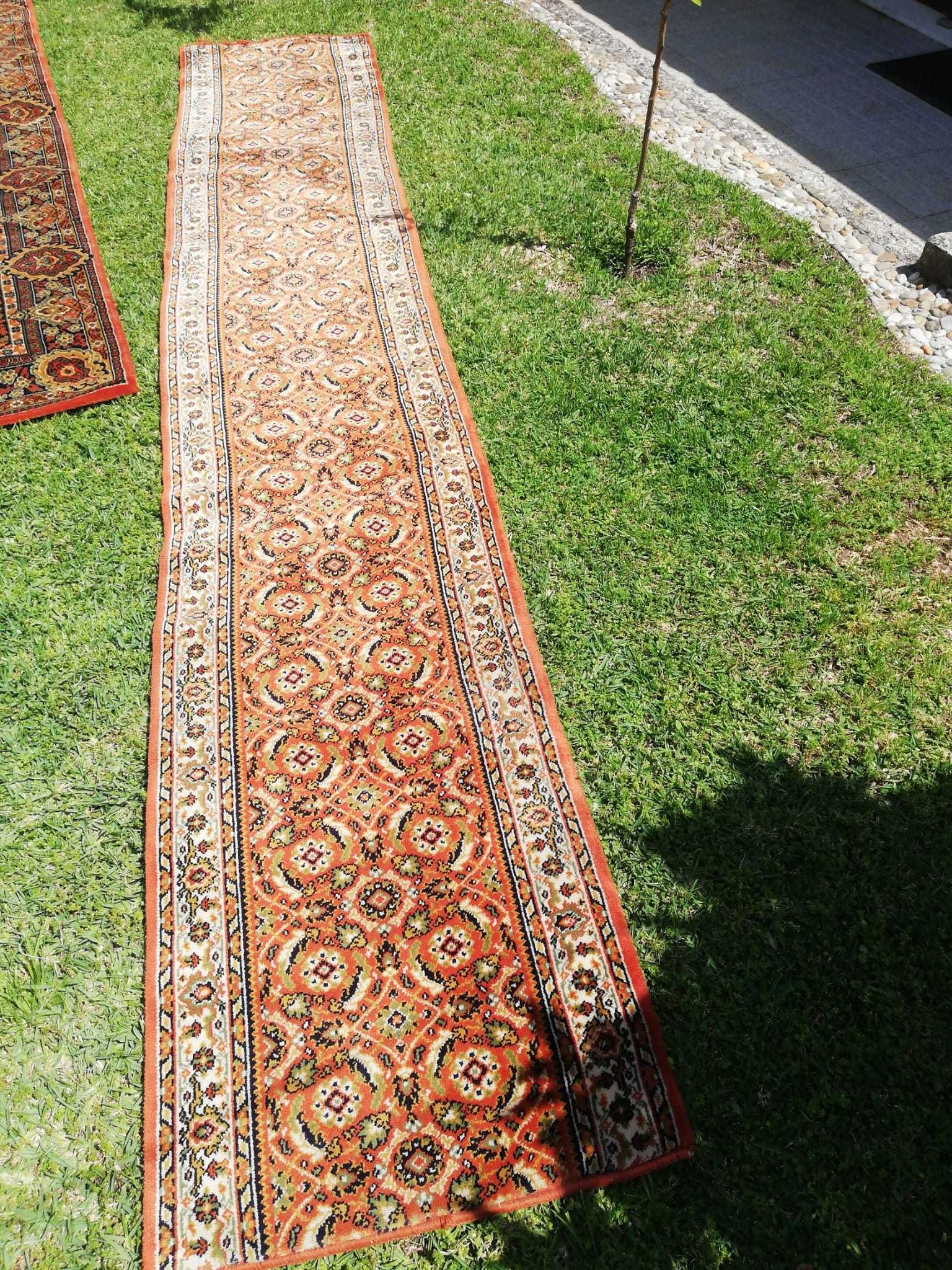 Carpetes diferentes tamanhos - tipo persa - ótimo estado