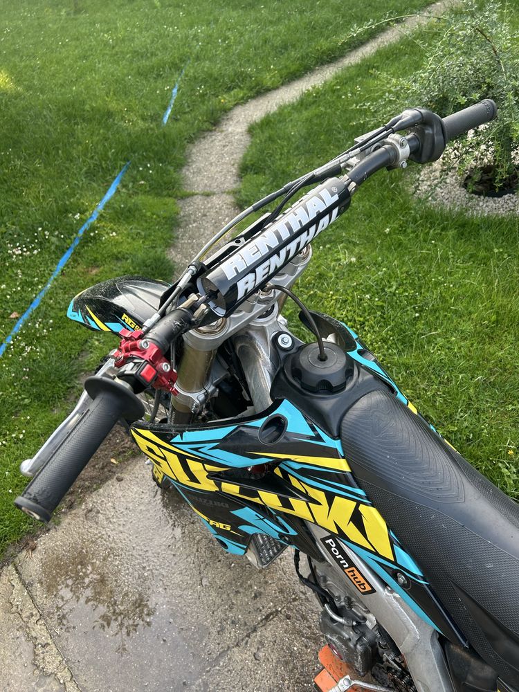 Suzuki rmz 250.