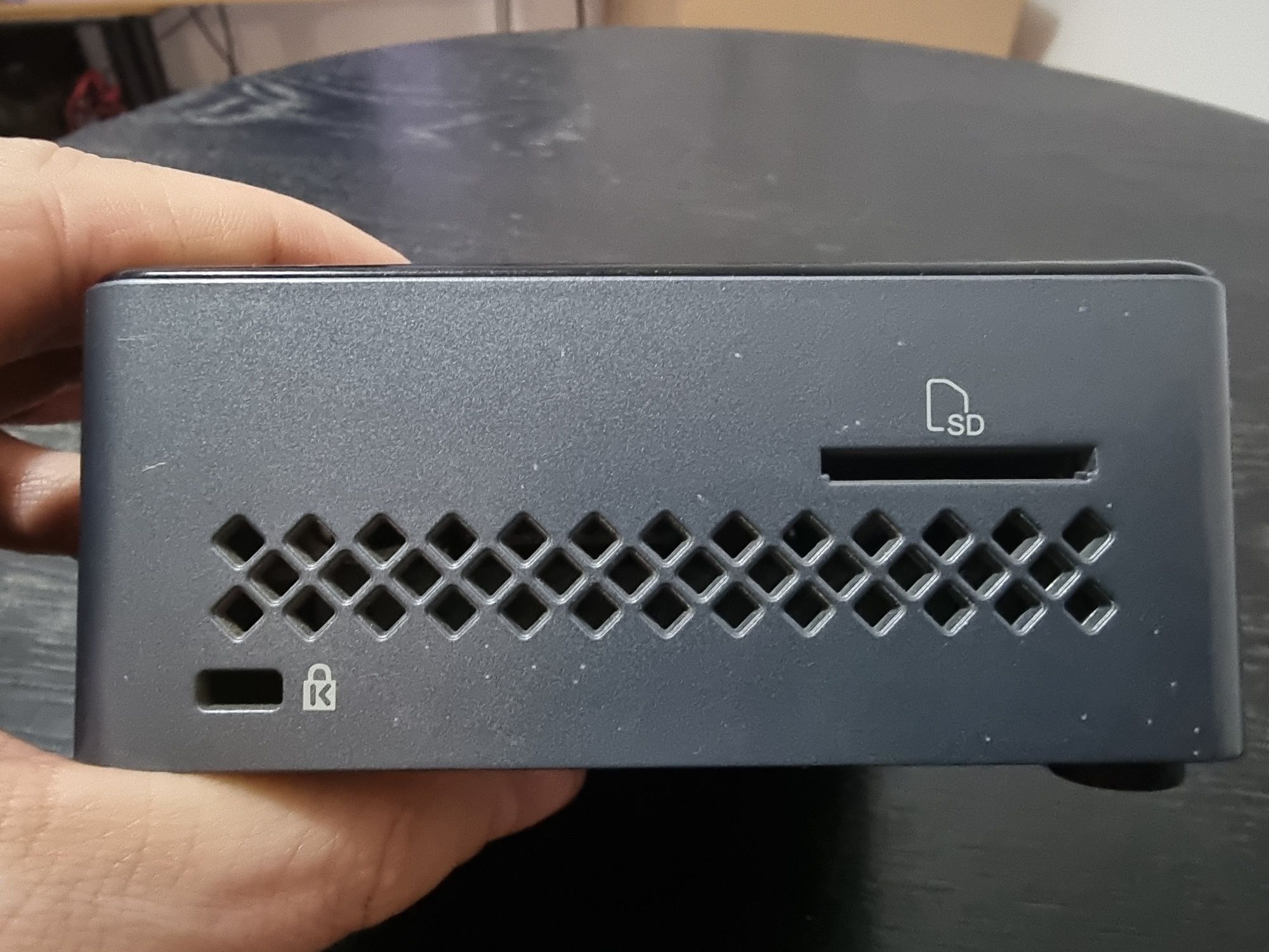 Mini komputer Intel NUK