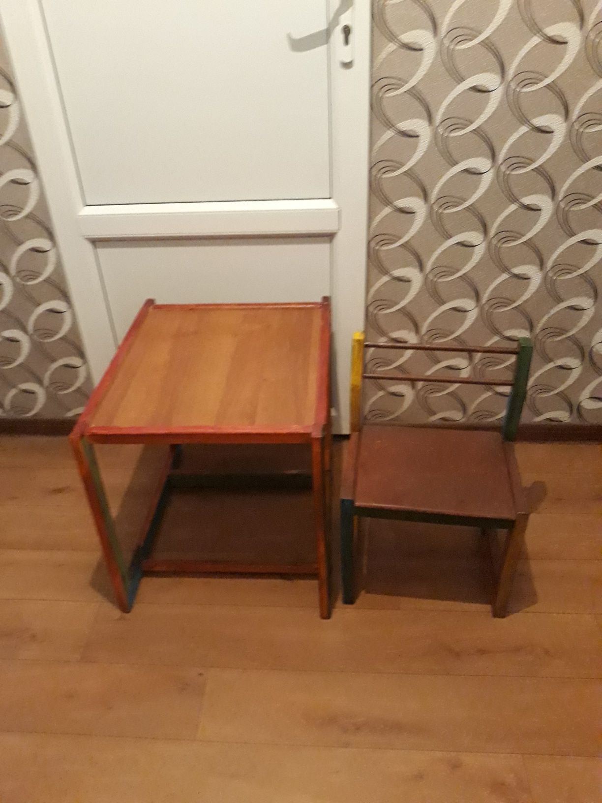 Детский столик для кормления и стульчик
