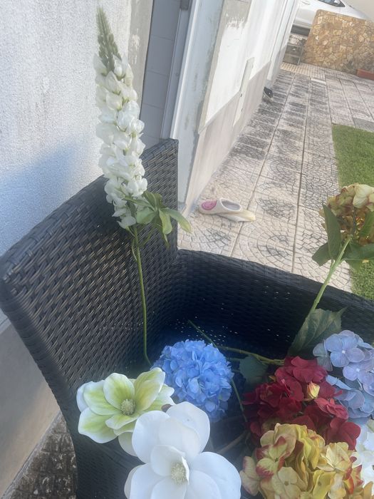 Conjunto de flores artificiais de boa qualidade