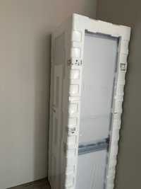 Новий вбудований холодильник