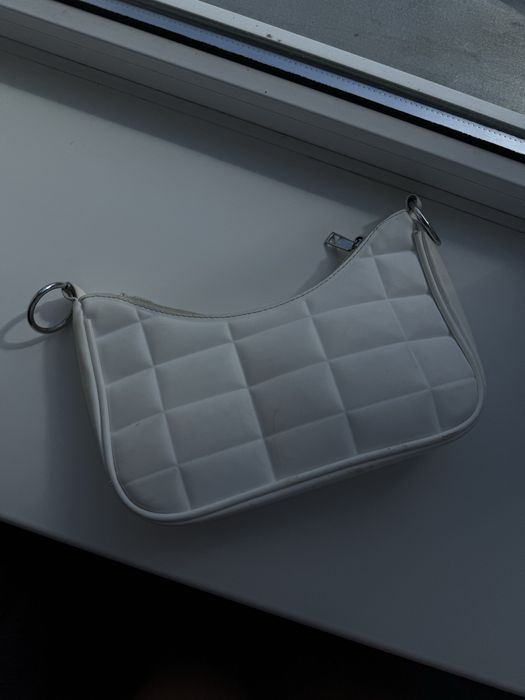 сумка багет білого кольору