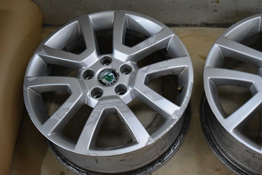 felga aluminiowa SKODA YETI 5L 5X112 17 R17 ET 45 7" . 5L0.601025A