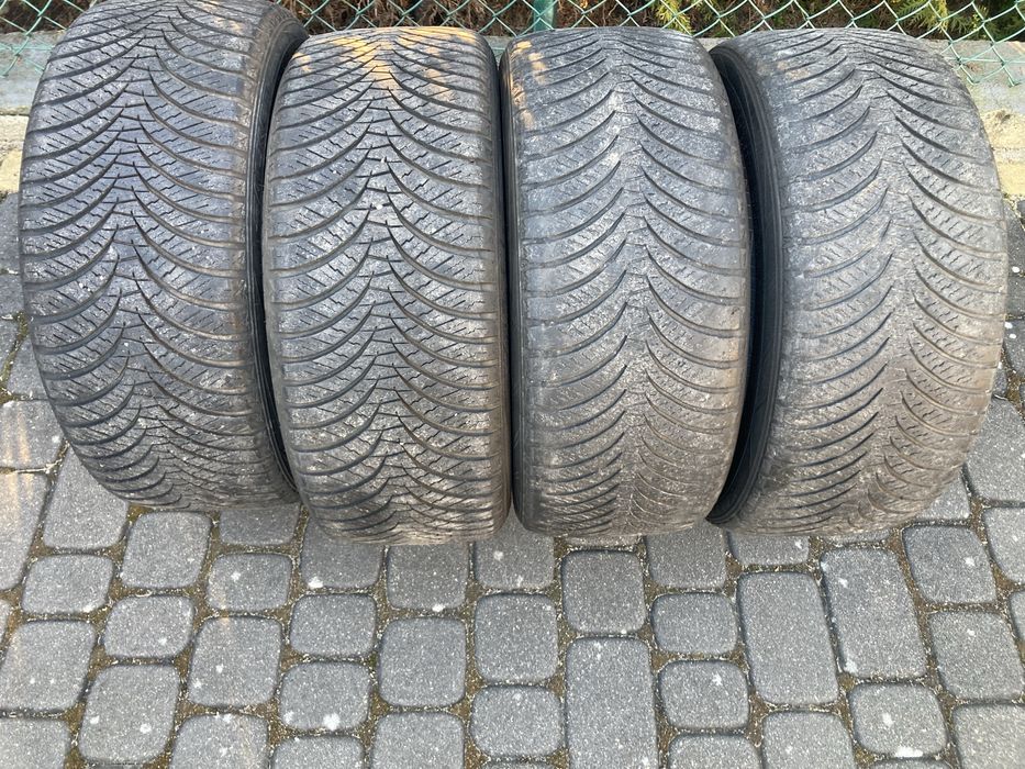 Opony wielosezon 215/45r16
