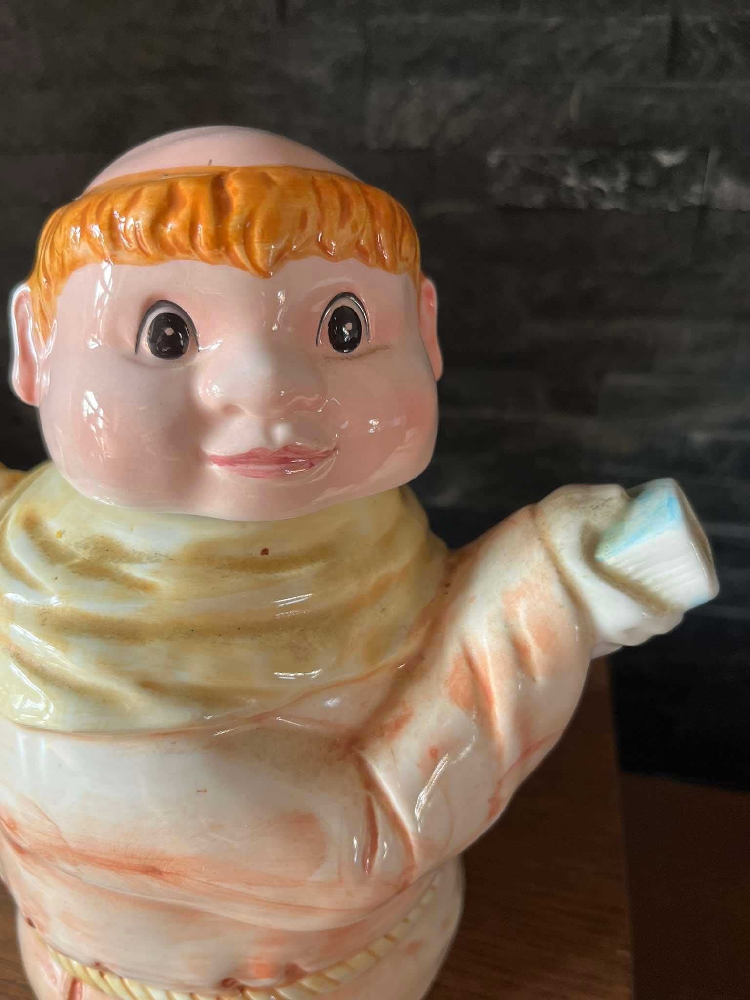 Mnich zakonnik porcelanowy dzbanek