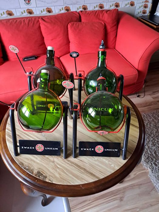 Zwack Unicum galon 5 litrów  na stojaku z nalewakiem
