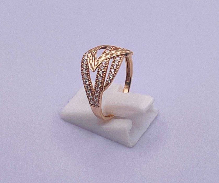 Золота каблучка, вага 1,93 грам  Арт 735