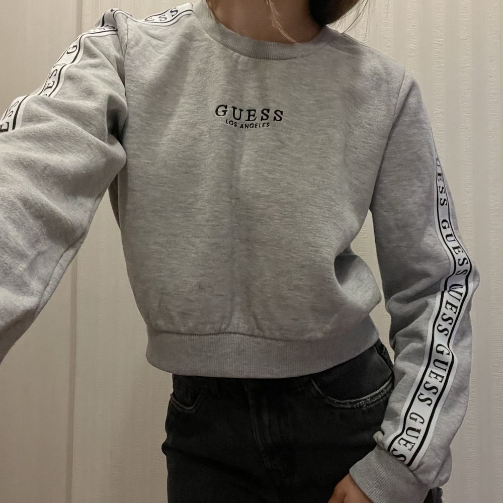 Світшот GUESS вкорочений