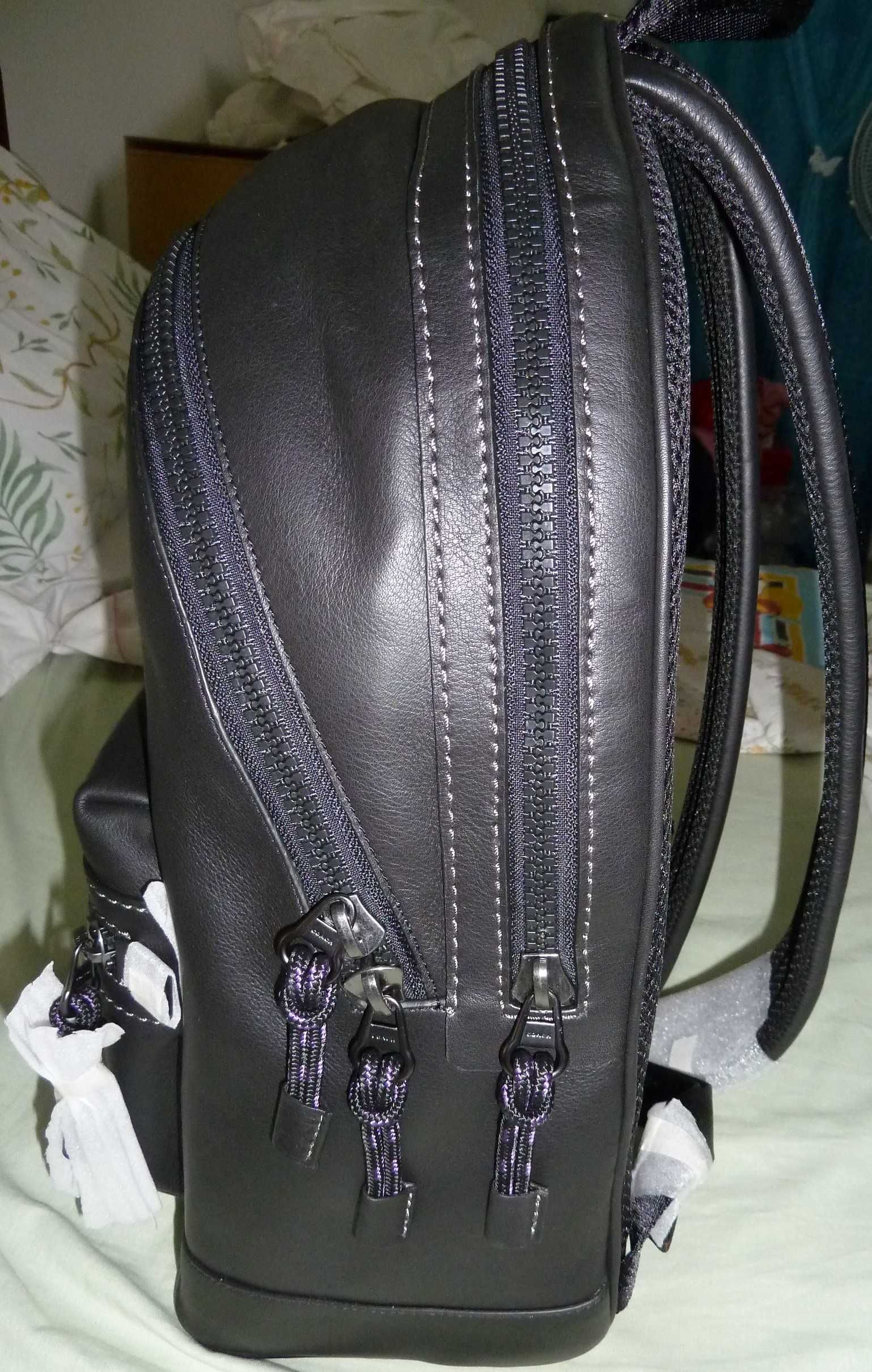 Mochila nova em pele COACH - SALDO