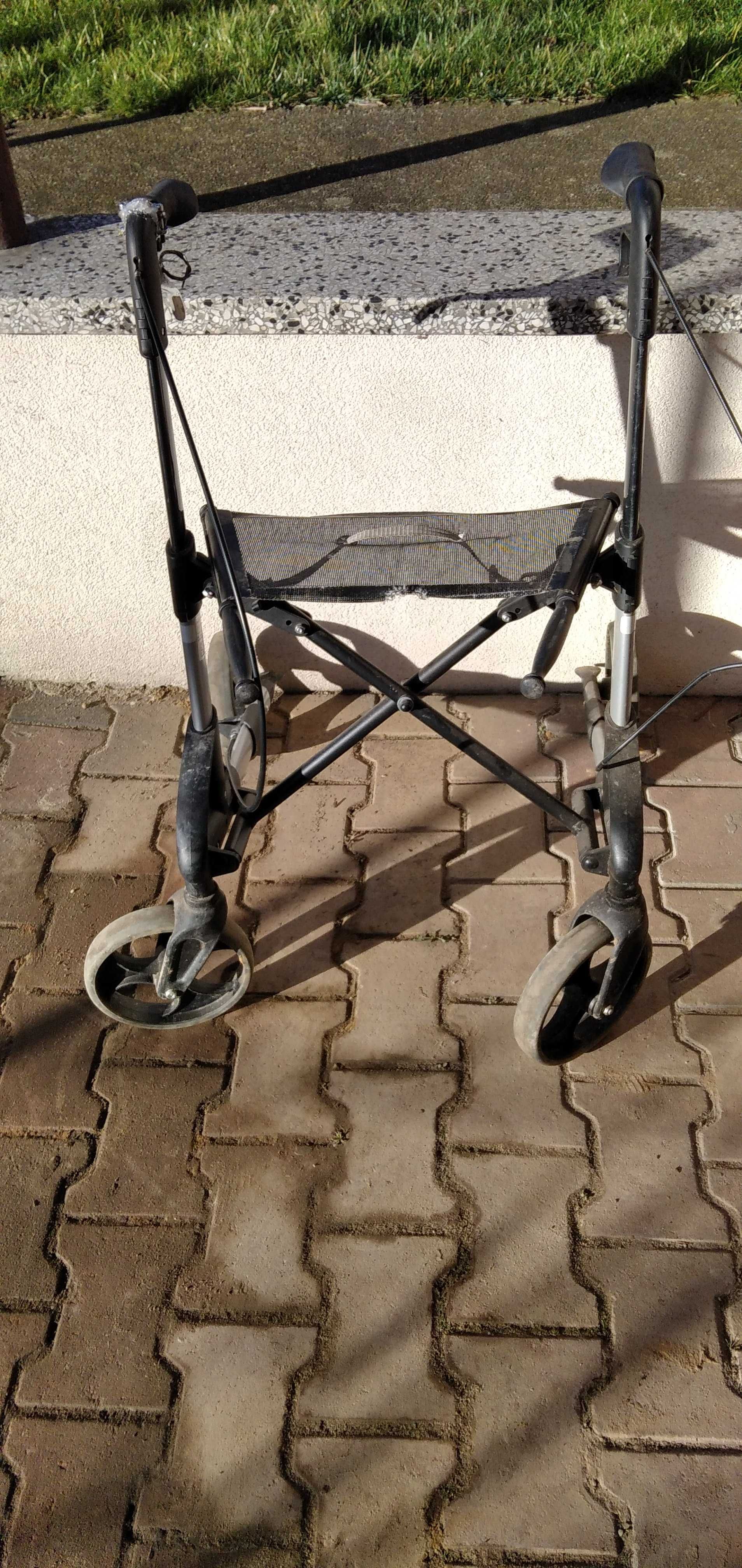 chodzik  i  wozek dla osoby  nie pelnosprawnej