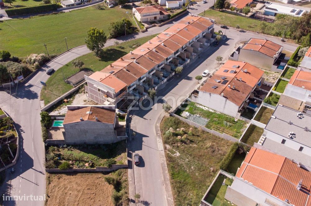 Terreno de banda para Construção em Guisande, Braga