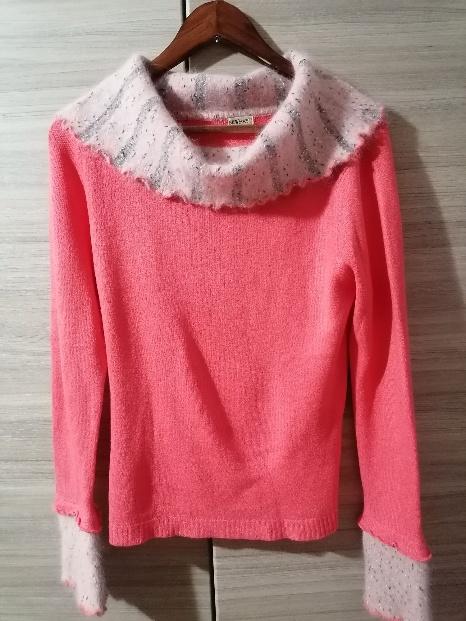 Elegancki sweter , golf damski M