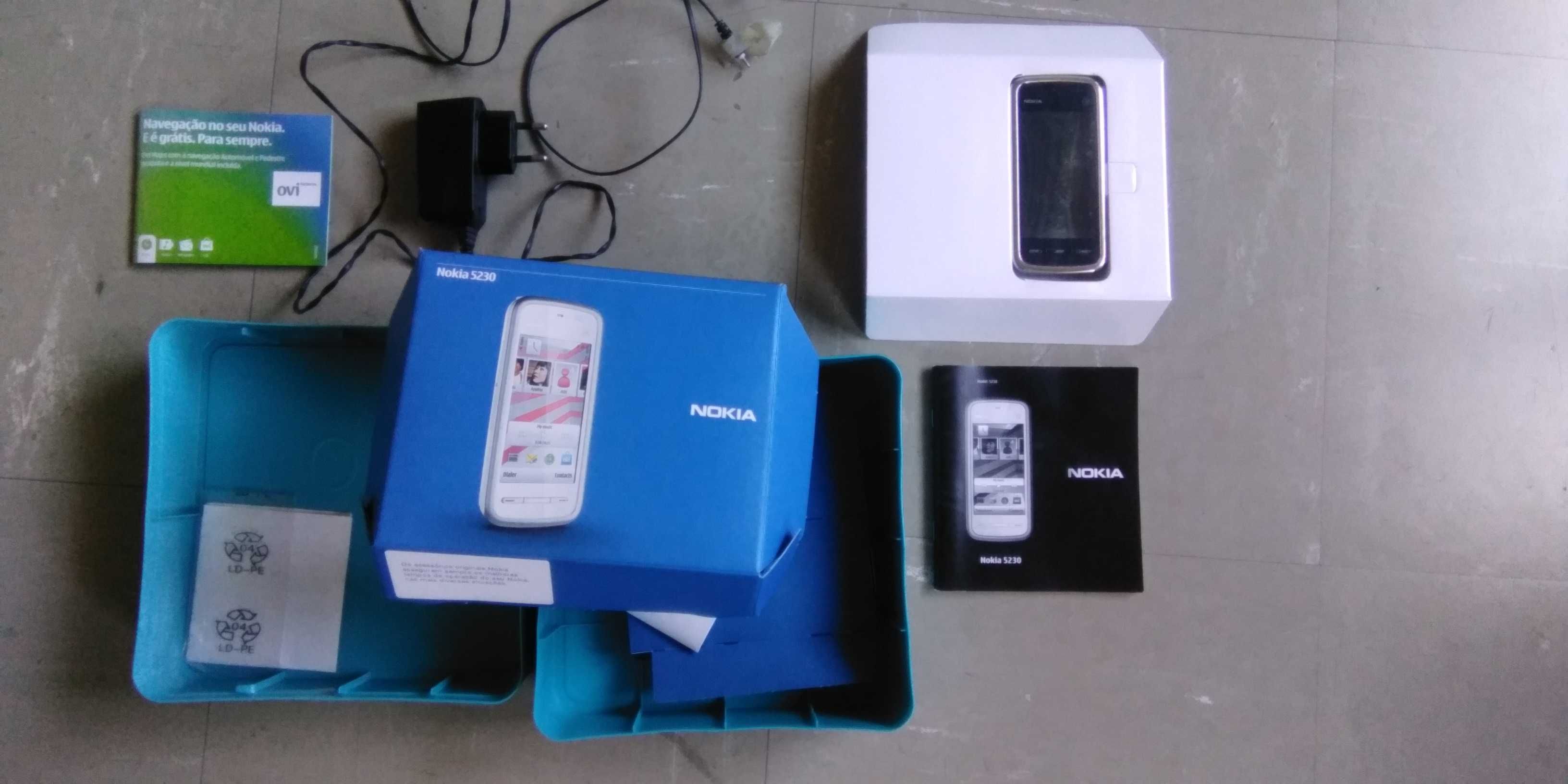 Quatro telemóveis (não smart) Alcatel, LG, Siemens e Nokia 5230