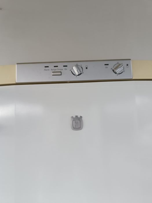 Холодильник з морозильною камерою