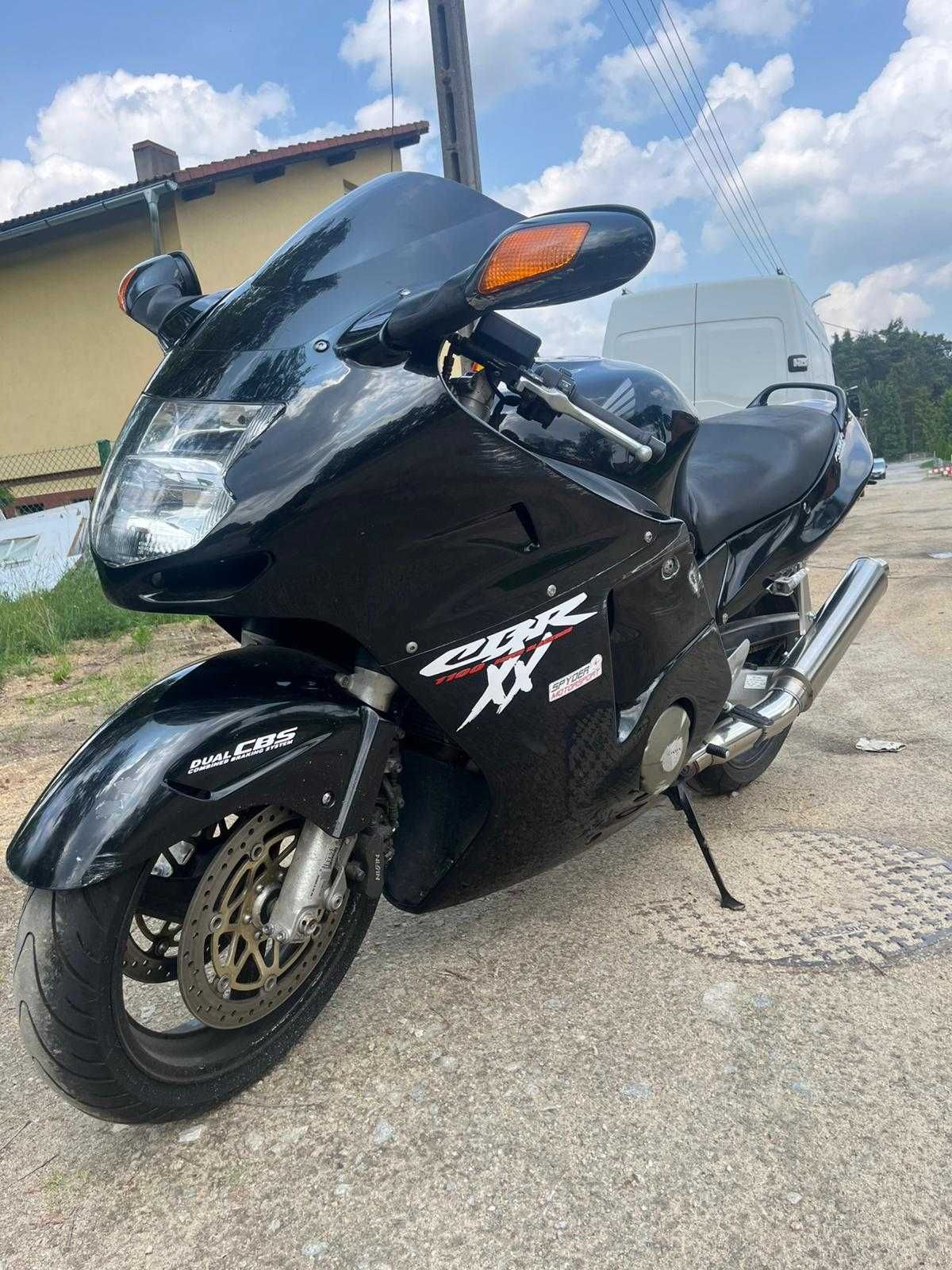 Na części Honda CBR 1100 XX SC35 PGM F1 z 1999 roku