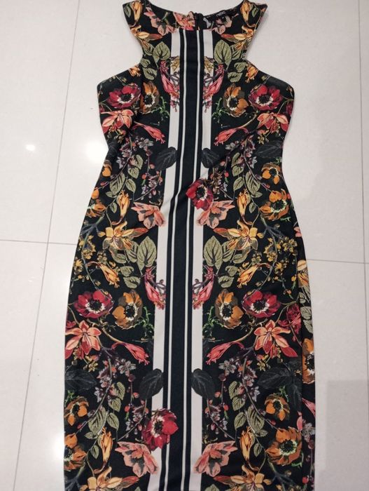 Sukienka w kwiatki rozmiar 10.