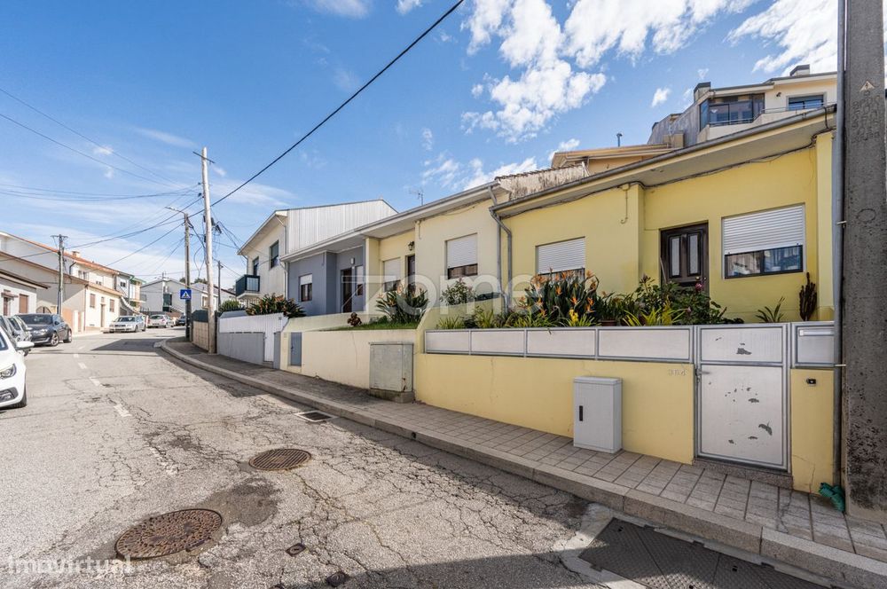 Moradia Térrea T2, Baguim do Monte, Com Inquilinos