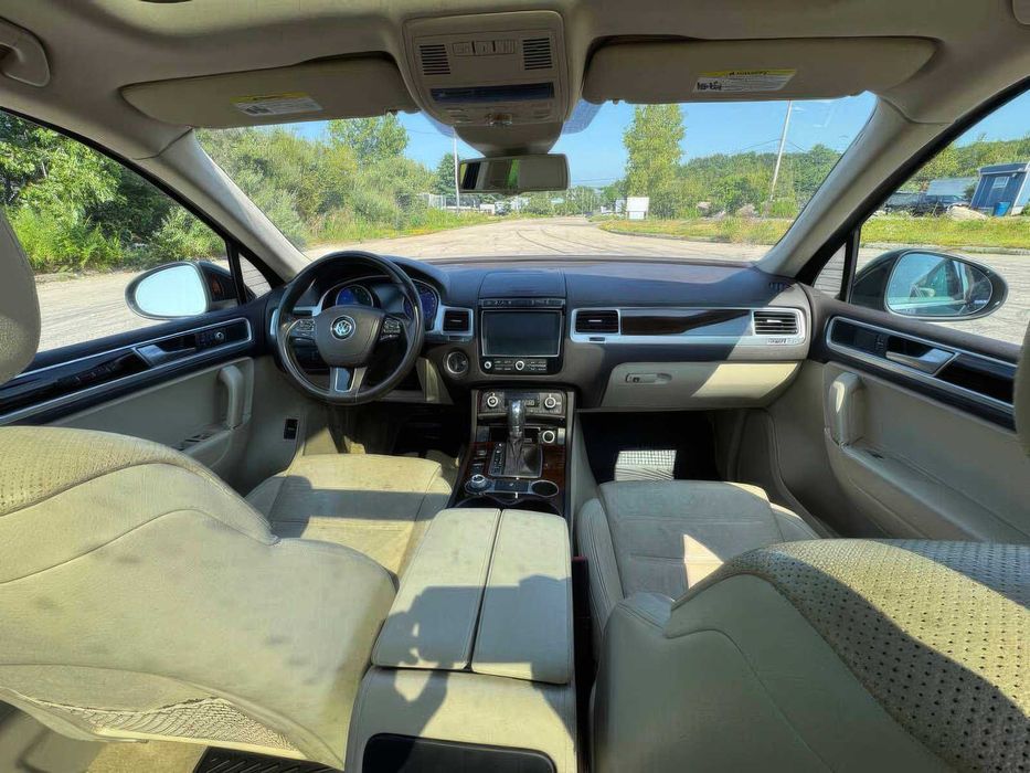 Volkswagen Touareg      2016