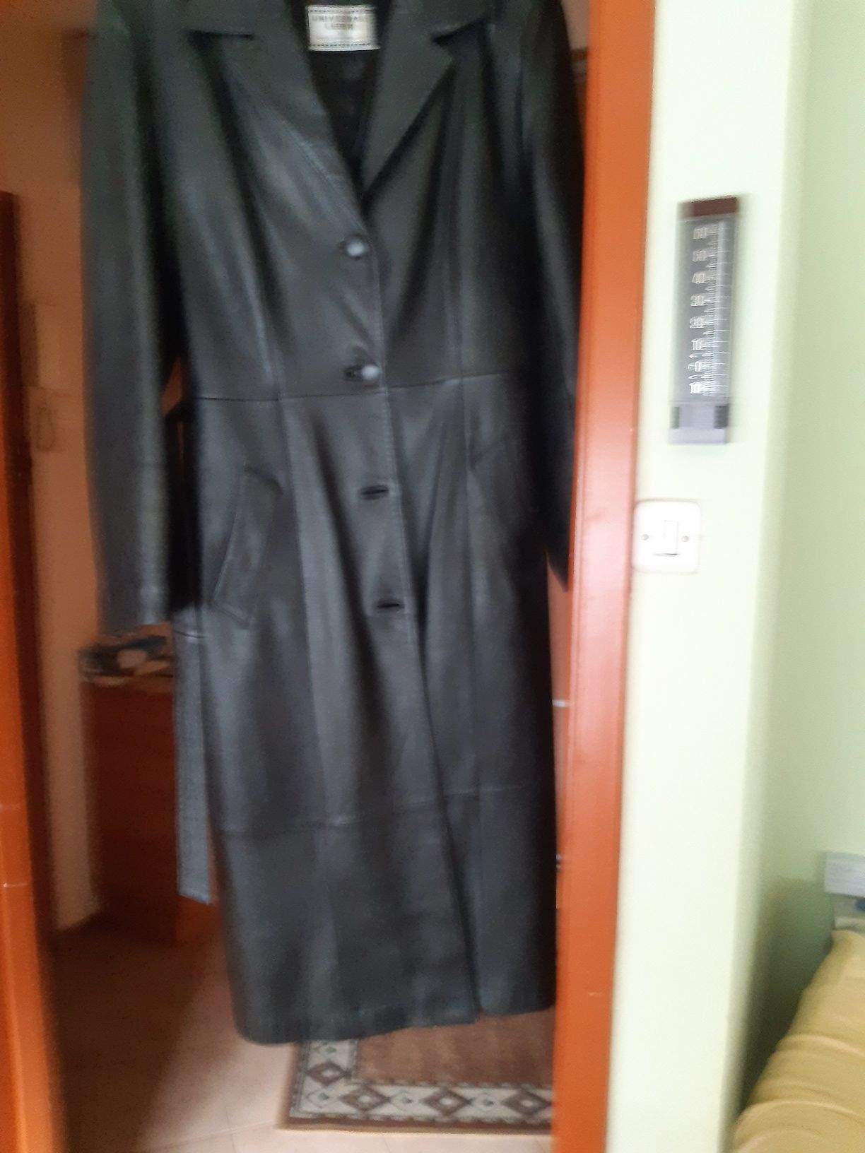 Skórzany płaszcz,długi  czarny,rozmiar M