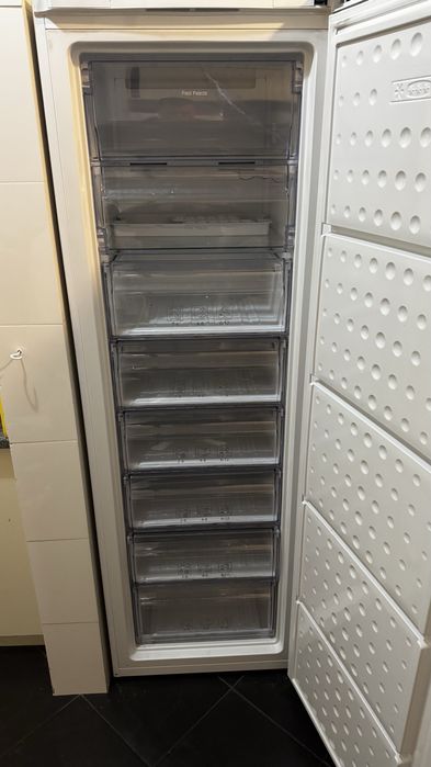 Zamrażarka Beko FNE312E20W