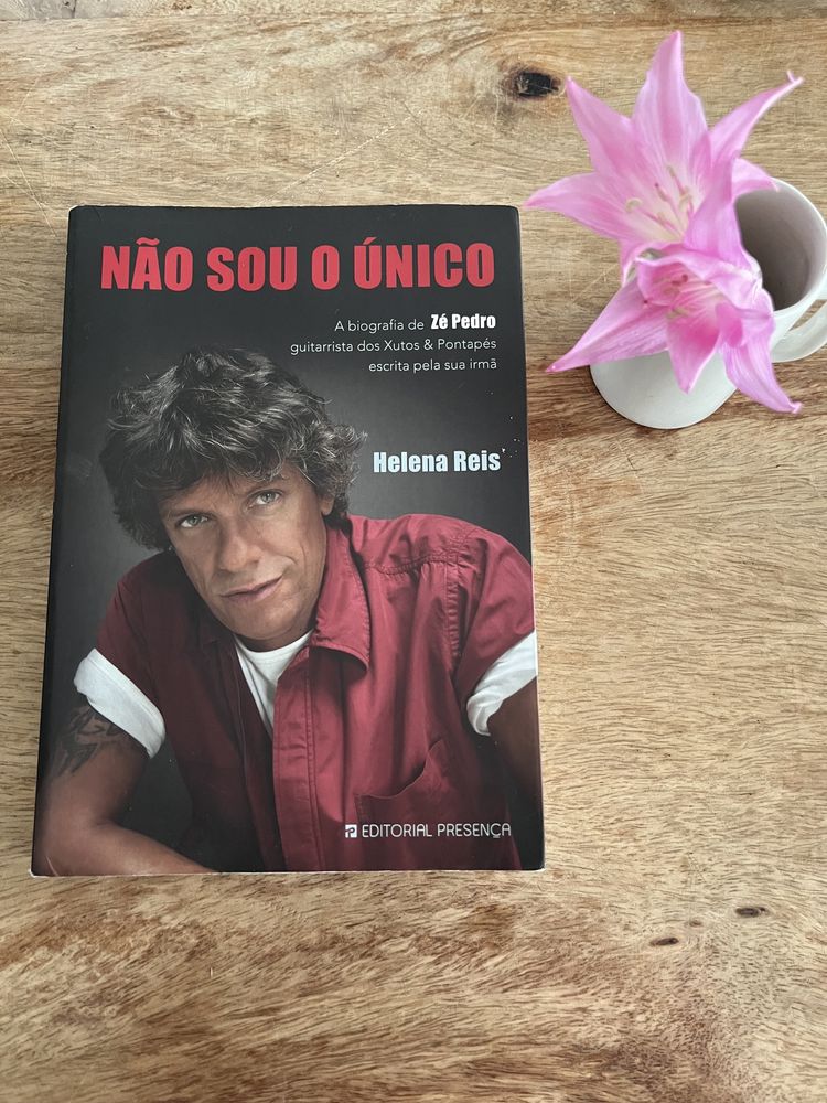 Livro sobre Zé pedro dos xutos&pontapes assinado