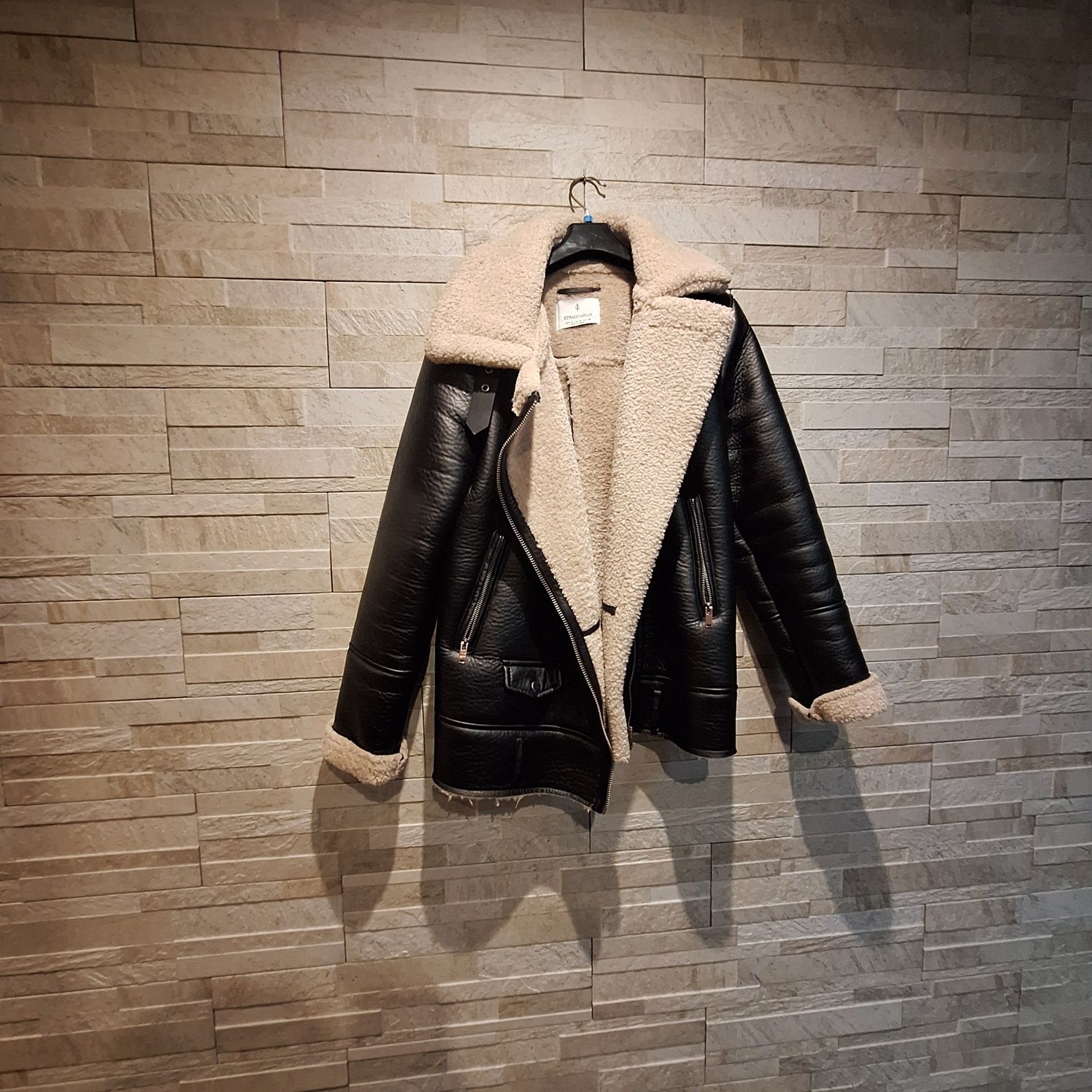 Kurtka zimowa Biker oversize z podszewką Stradivarius