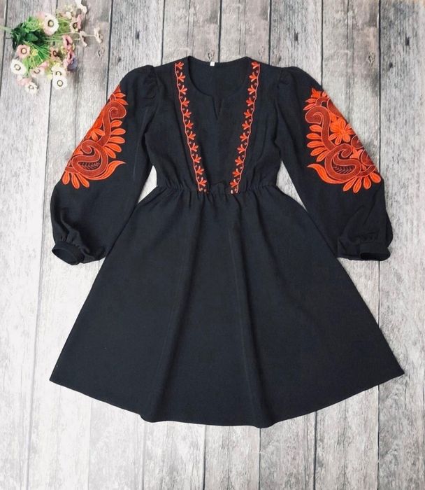 Сукня з вишивкою для дівчинки/люкс/