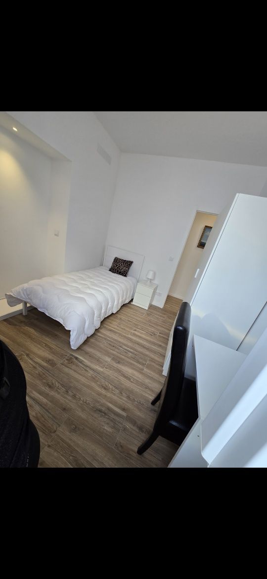 Quarto só SENHORAS c / TV a 1 min do Comboio