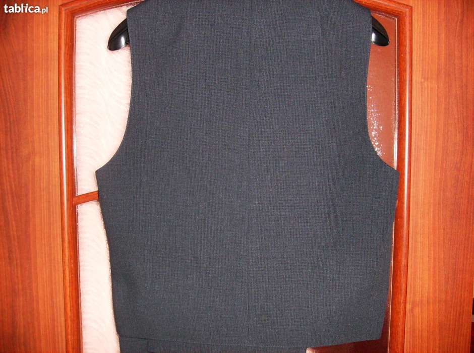 Sprzedam nowy garnitur meski.