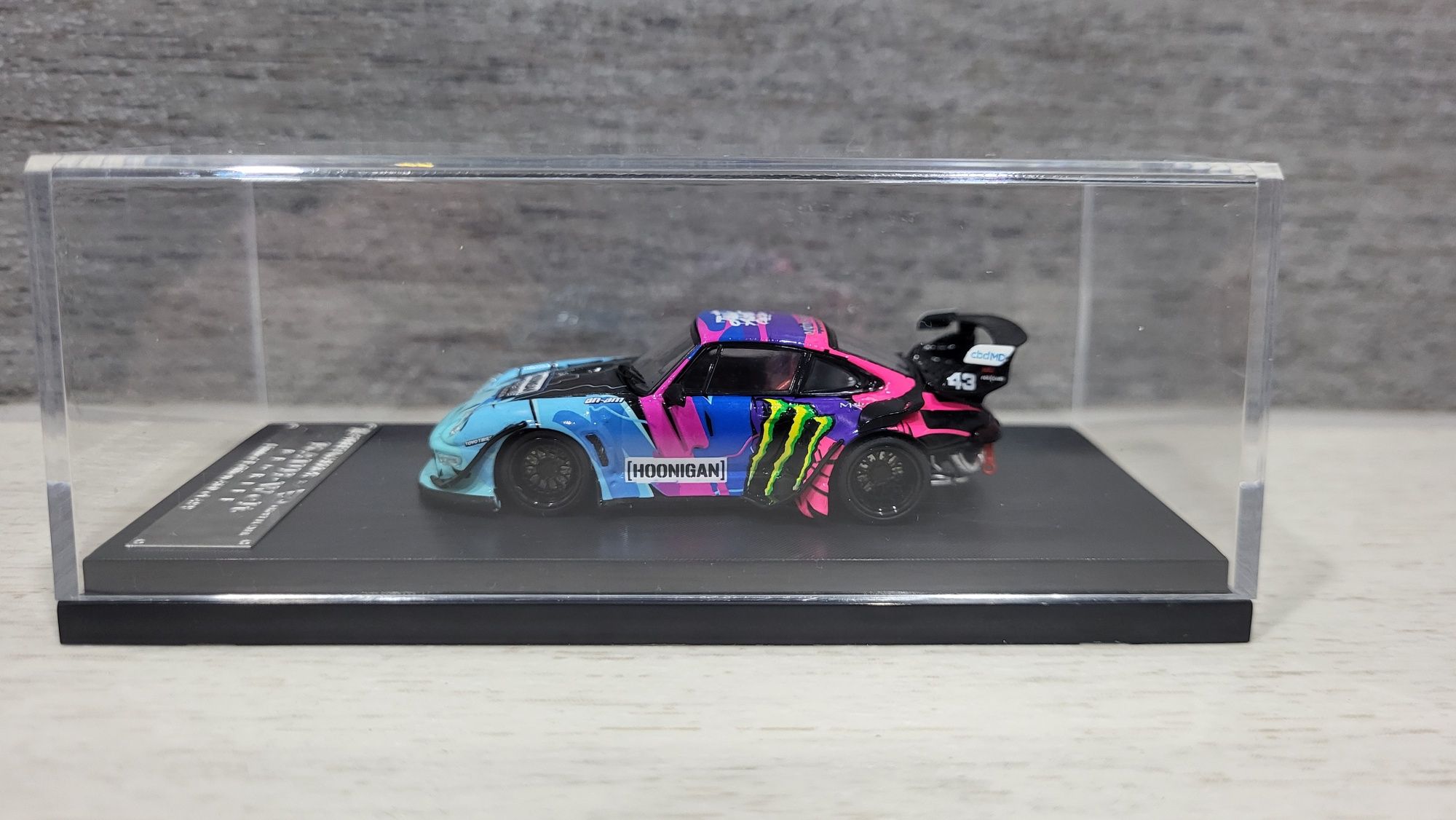 Miniatura 1:64 Porshe 993 RWB Monster nowa