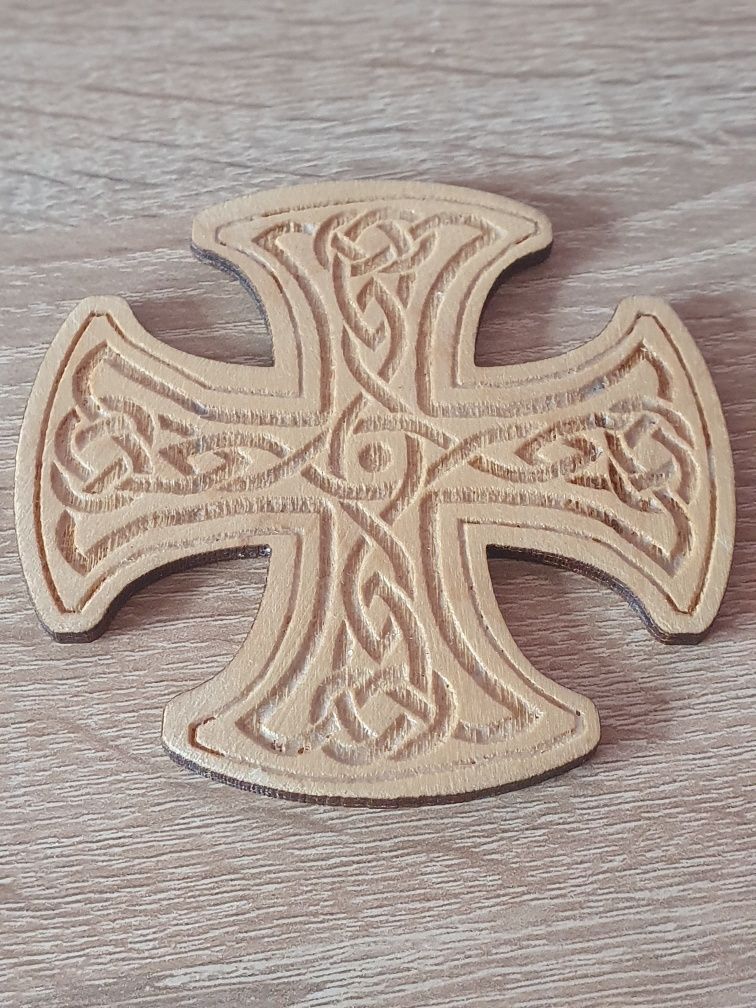 Krzyż celtycki ze sklejki
