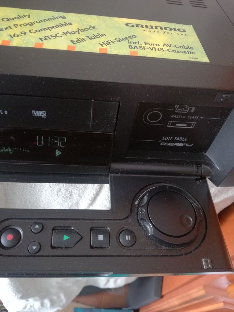 Grundig GV 670 hifi magnetowid montażowy