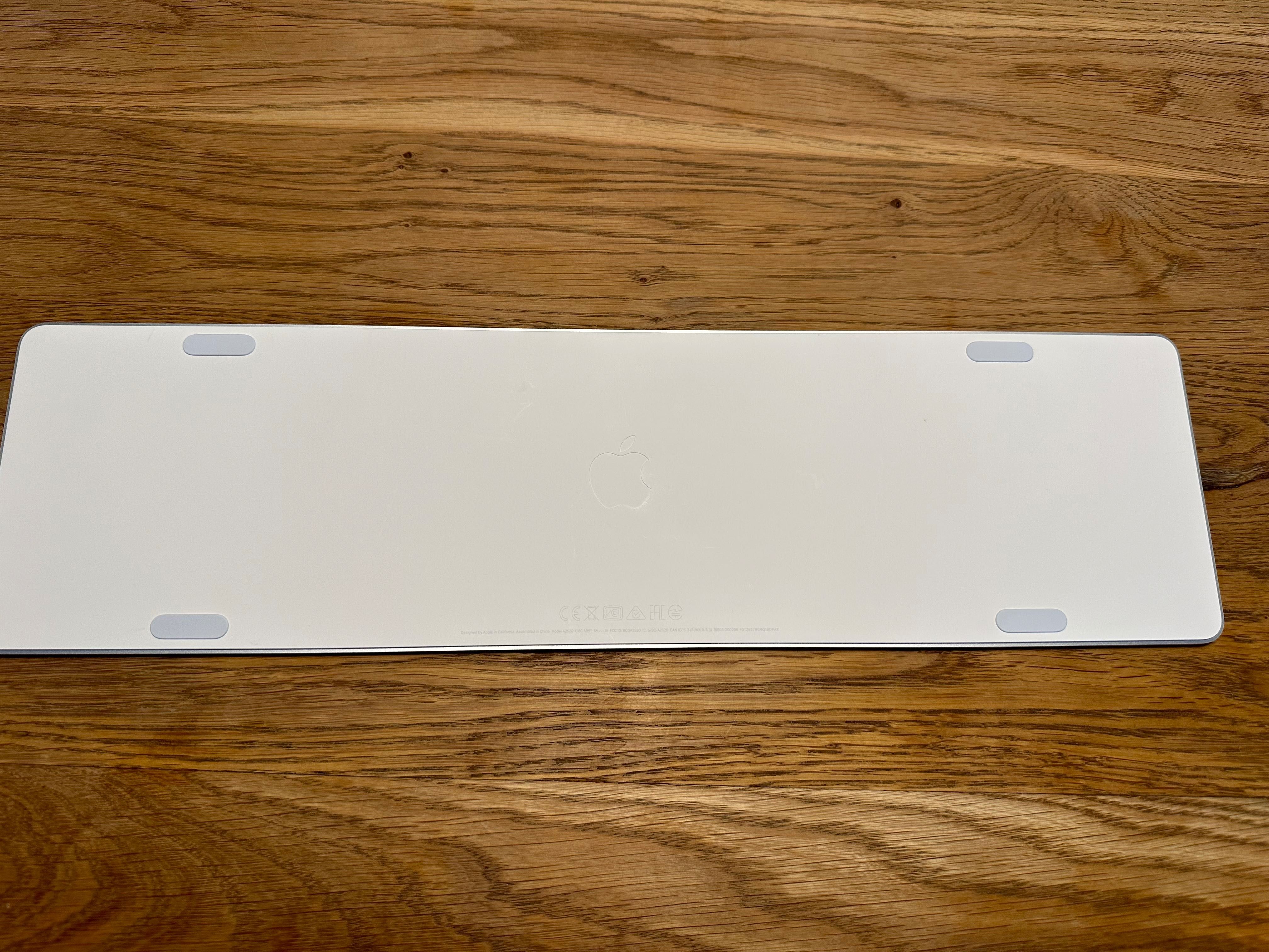 Klawiatura Magic Keyboard z Touch ID i polem numerycznym - biała