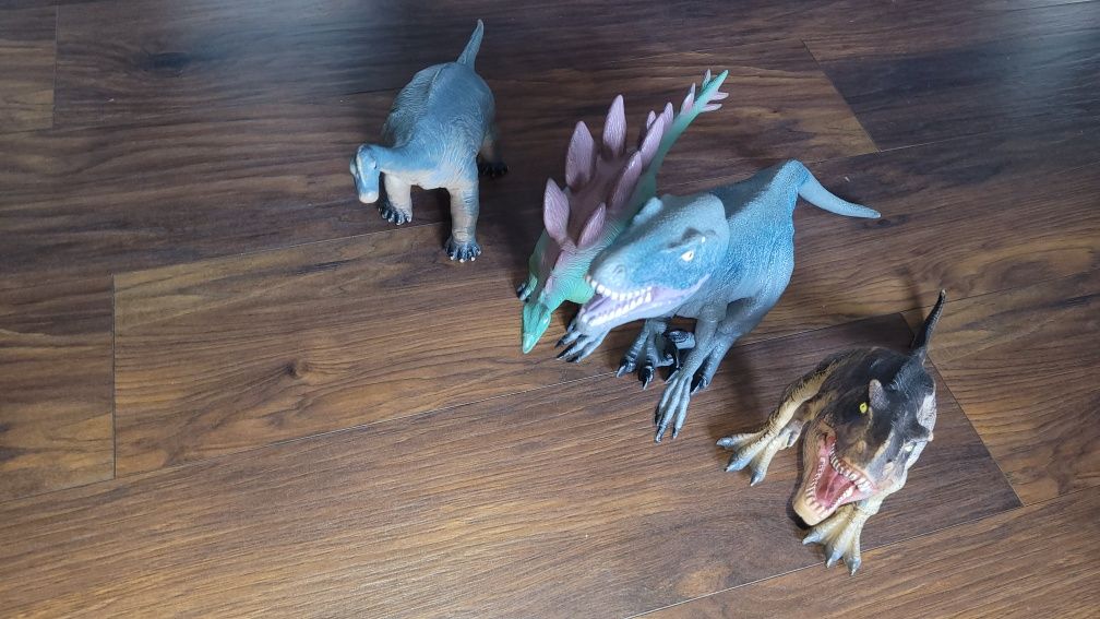 Figurki dinozaurów