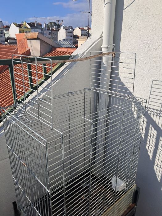 Gaiola para aves grandes.