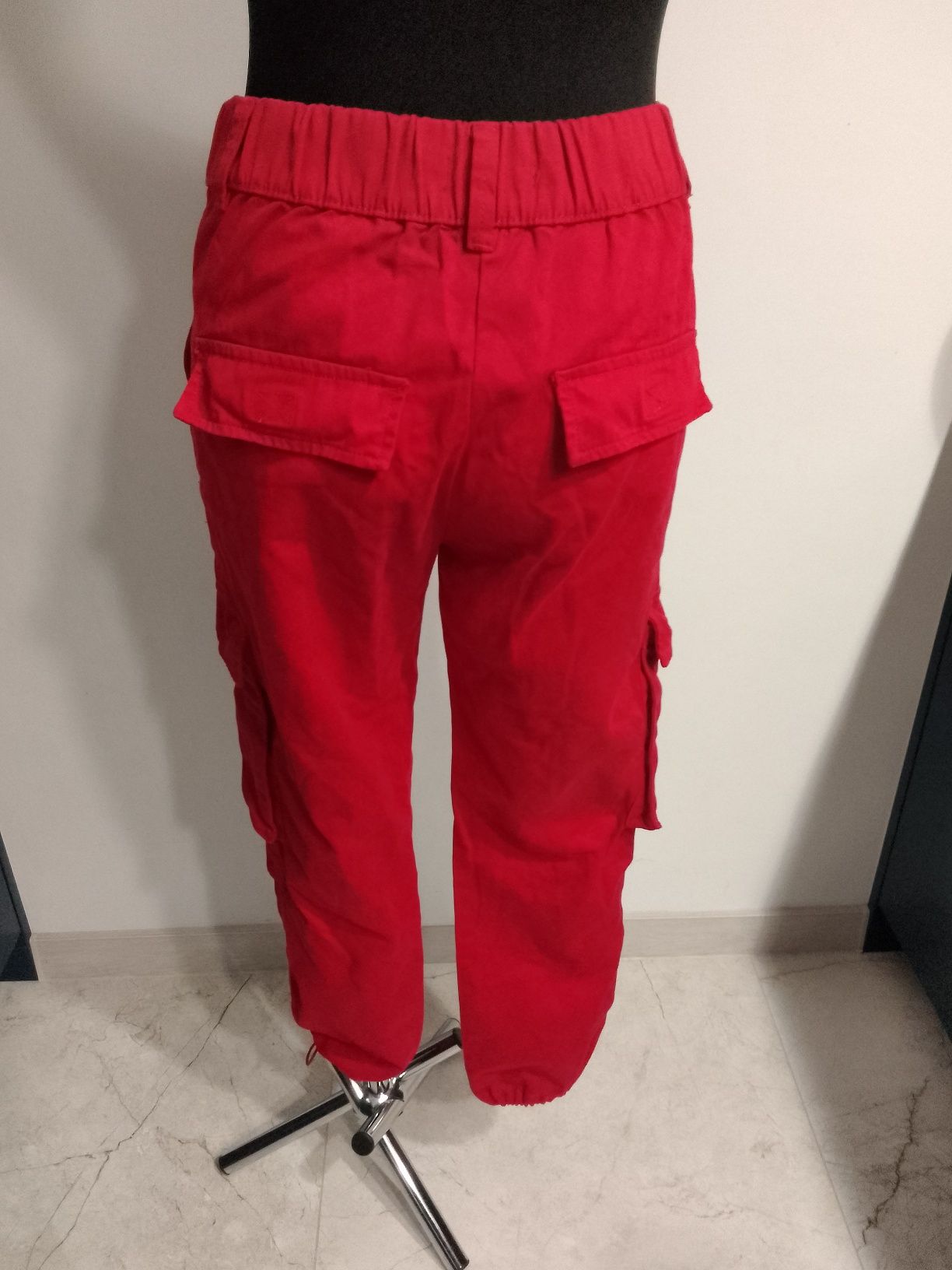 Spodnie cargo ze ściągaczem xs Bershka