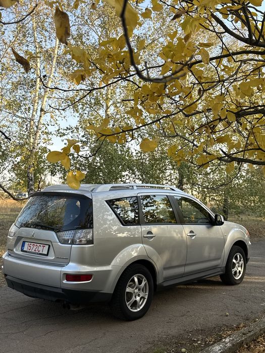 Mitsubishi Outlander 2011 ГОД 2.0 дизель полный привод