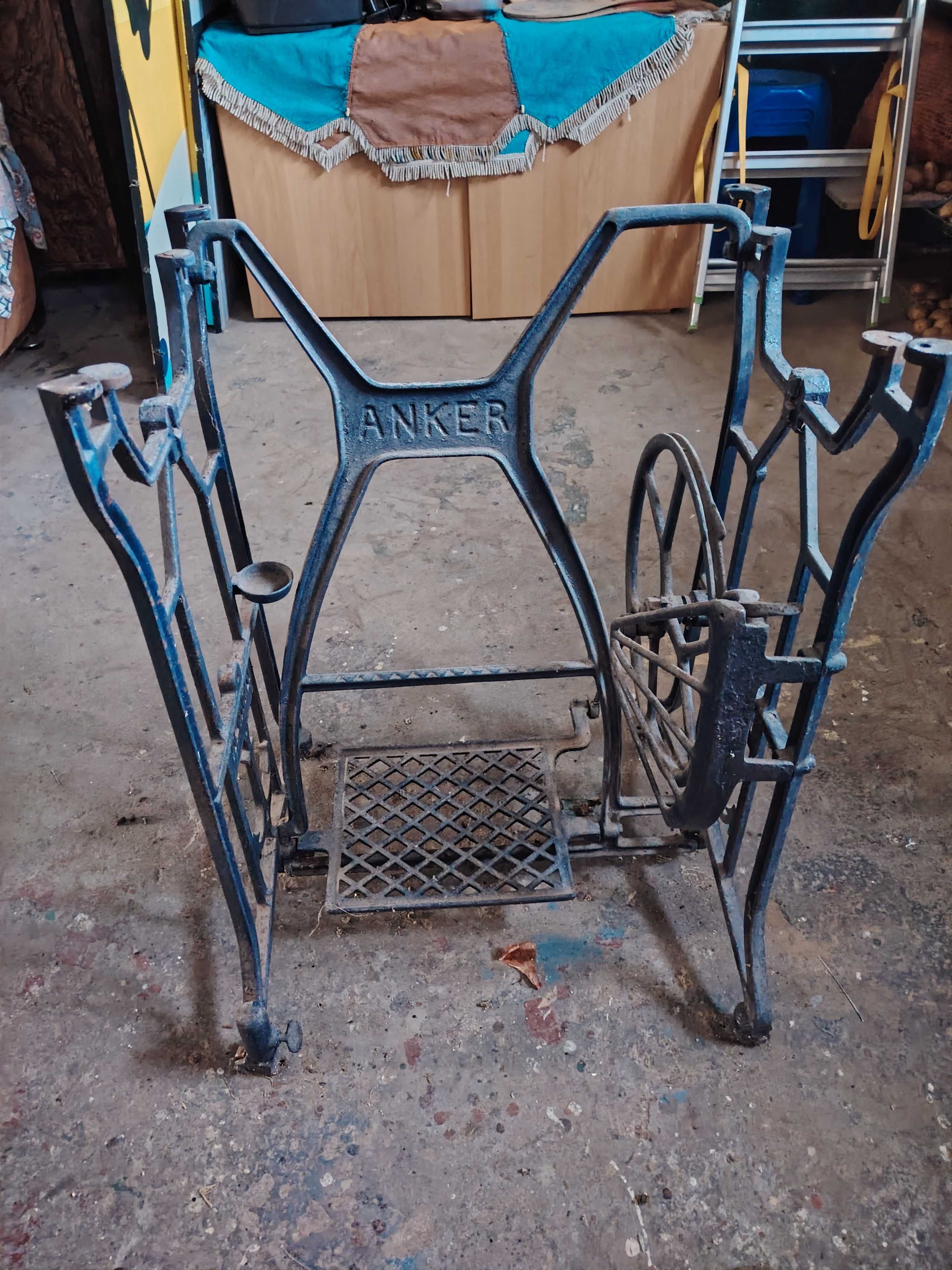 Estrutura de máquina de costura antiga